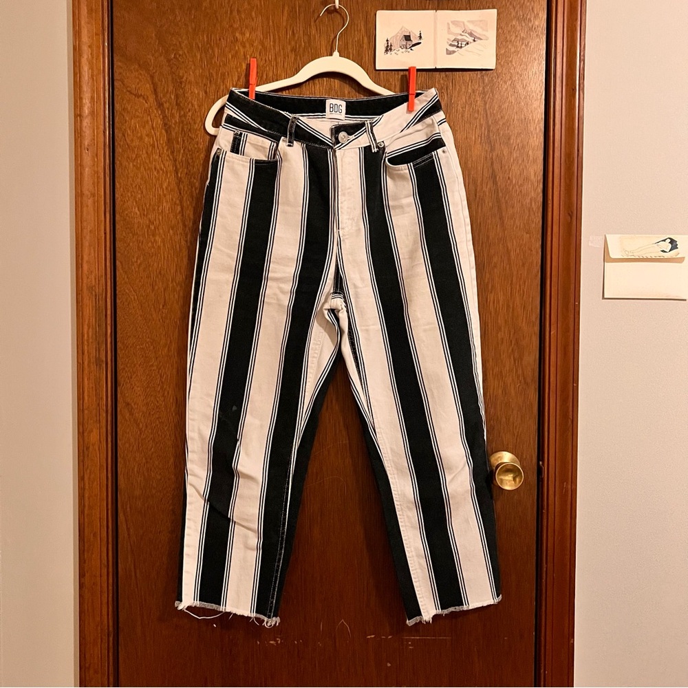 BDG black and white striped cut off jeans. Size 28 urban outfitters